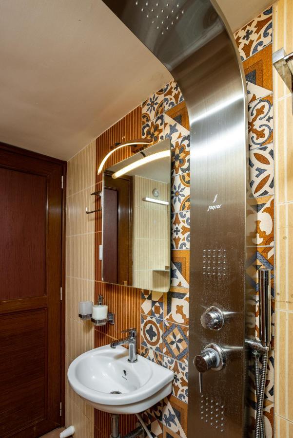 Paradise Inn Kochi Exterior photo